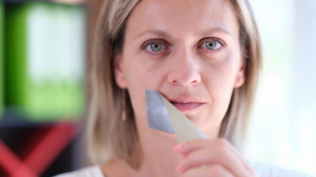 Διεθνής Ημέρα για την Εξάλειψη της Ενδοοικογενειακής Βίας: Πώς θα σπάσουμε τον κύκλο της σιωπής