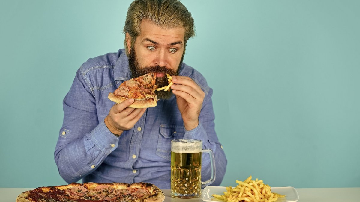 Γιατί τα μεγάλα γεύματα μπορούν να προκαλέσουν καρδιακές προσβολές