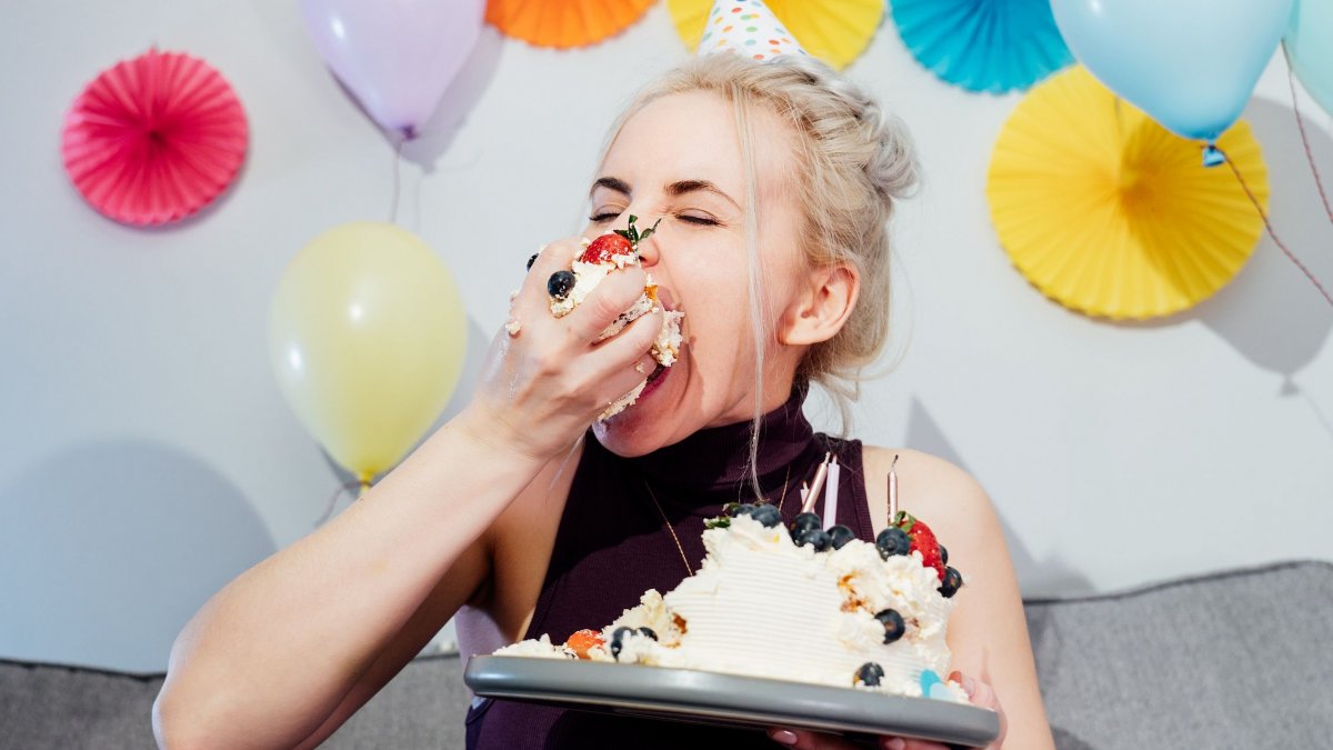 Φάγατε πολλή ζάχαρη χθες βράδυ; Τι προτείνουν οι διαιτολόγοι να κάνετε σήμερα