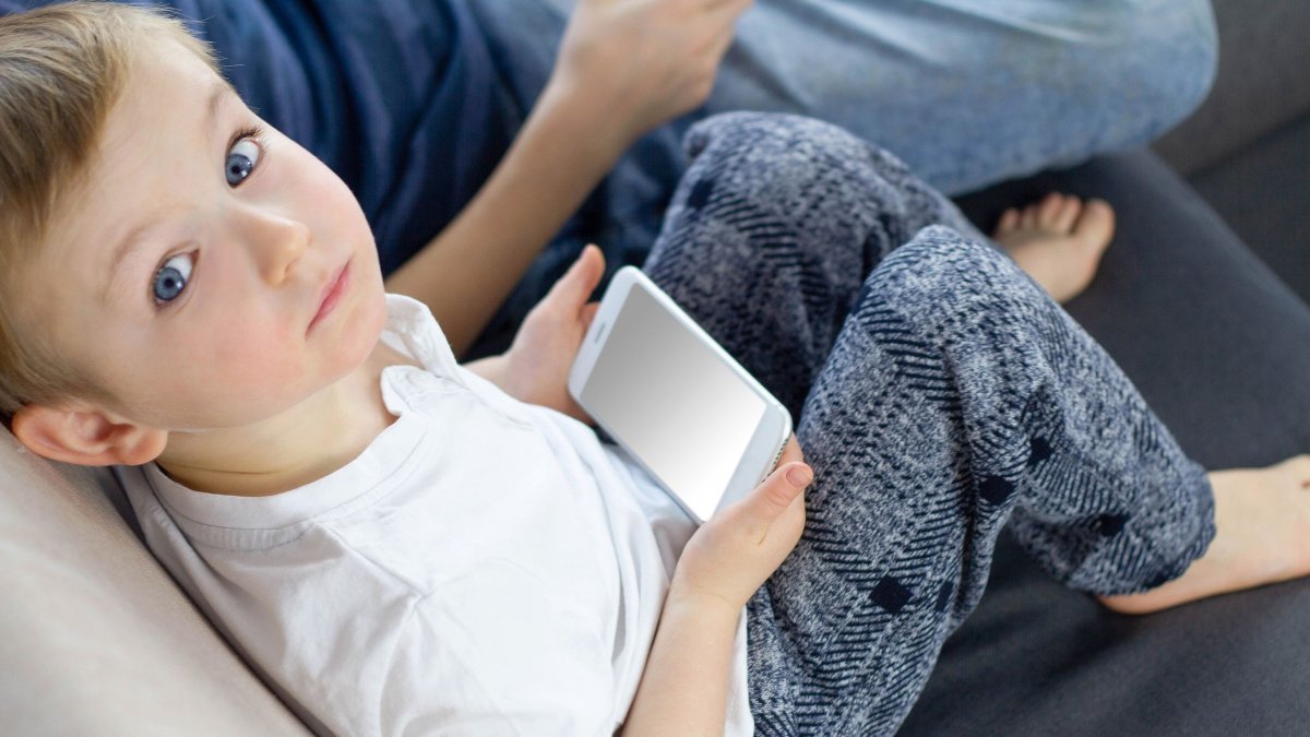 Smartphone μέχρι τα 12 σημαίνει αυξημένος κίνδυνος κατάθλιψης και παχυσαρκίας - Έρευνα