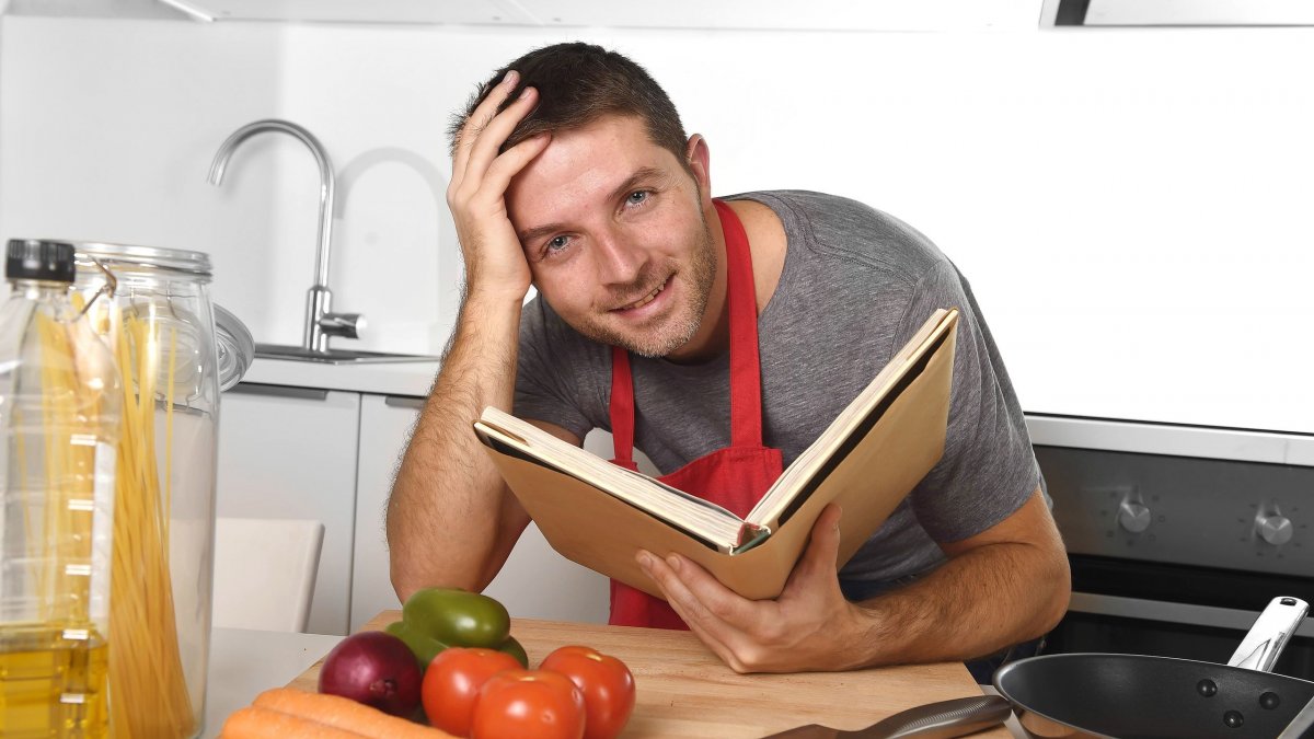 8 συμβουλές υγιεινού μαγειρέματος για όσους ζουν μόνοι