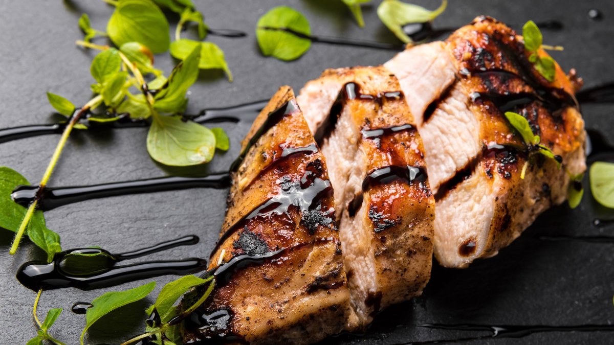 Υγιεινό και ζουμερό κοτόπουλο με φέτα και βαλσάμικο: Διατροφική αξία – Τι σας προσφέρει