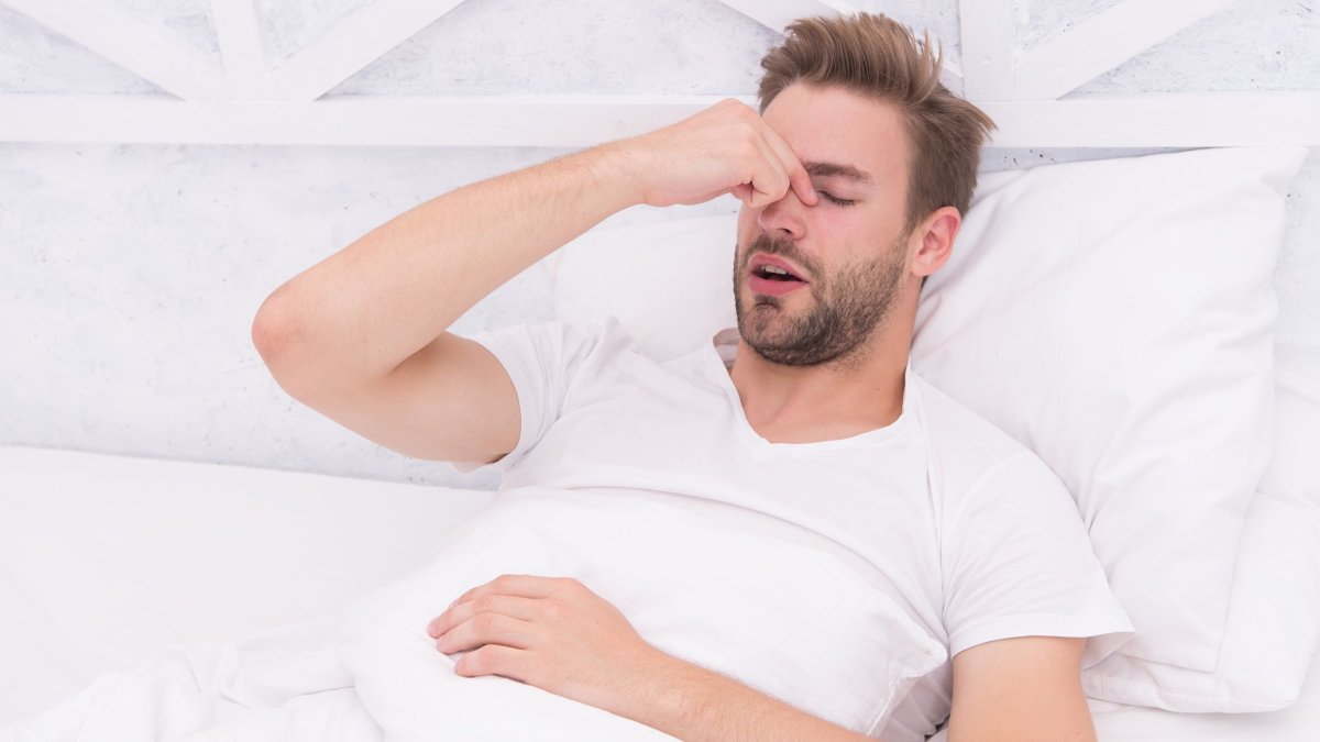 Πού οφείλονται οι πονοκέφαλοι μόλις ξυπνάτε – Τι πρέπει να κάνετε