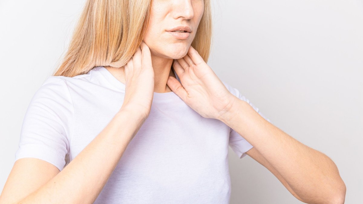 Συμπτώματα βρογχοκήλης: Προειδοποιητικά σημάδια στον θυρεοειδή που δεν πρέπει να χάσετε
