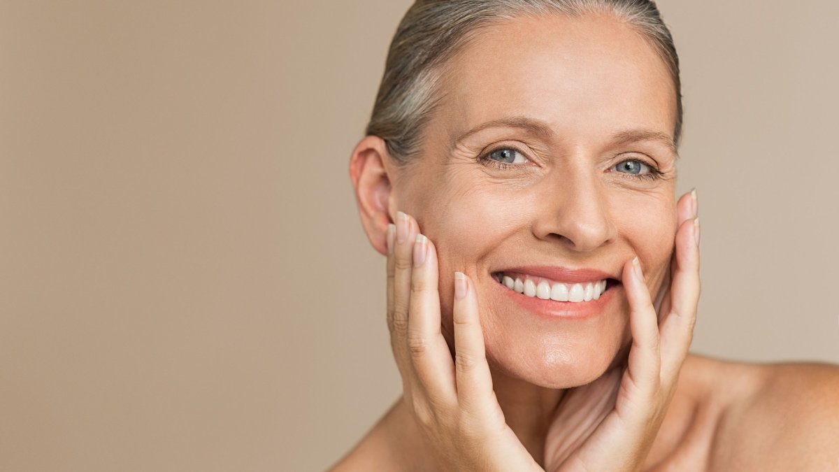 Ώριμο δέρμα: Πώς η ενυδάτωση και το γλυκολικό οξύ επαναφέρουν τη φρεσκάδα του