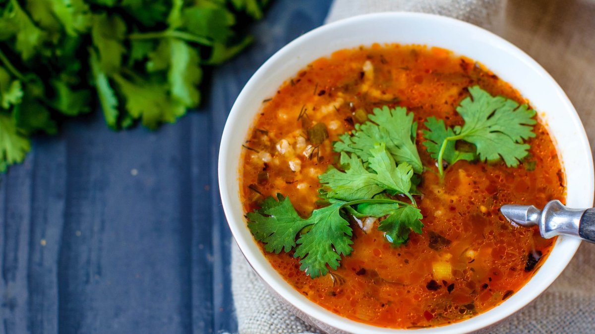 Το πάμφθηνο μυρωδικό βότανο που κάνει καλό σε ζάχαρο, καρδιά και πεπτικό