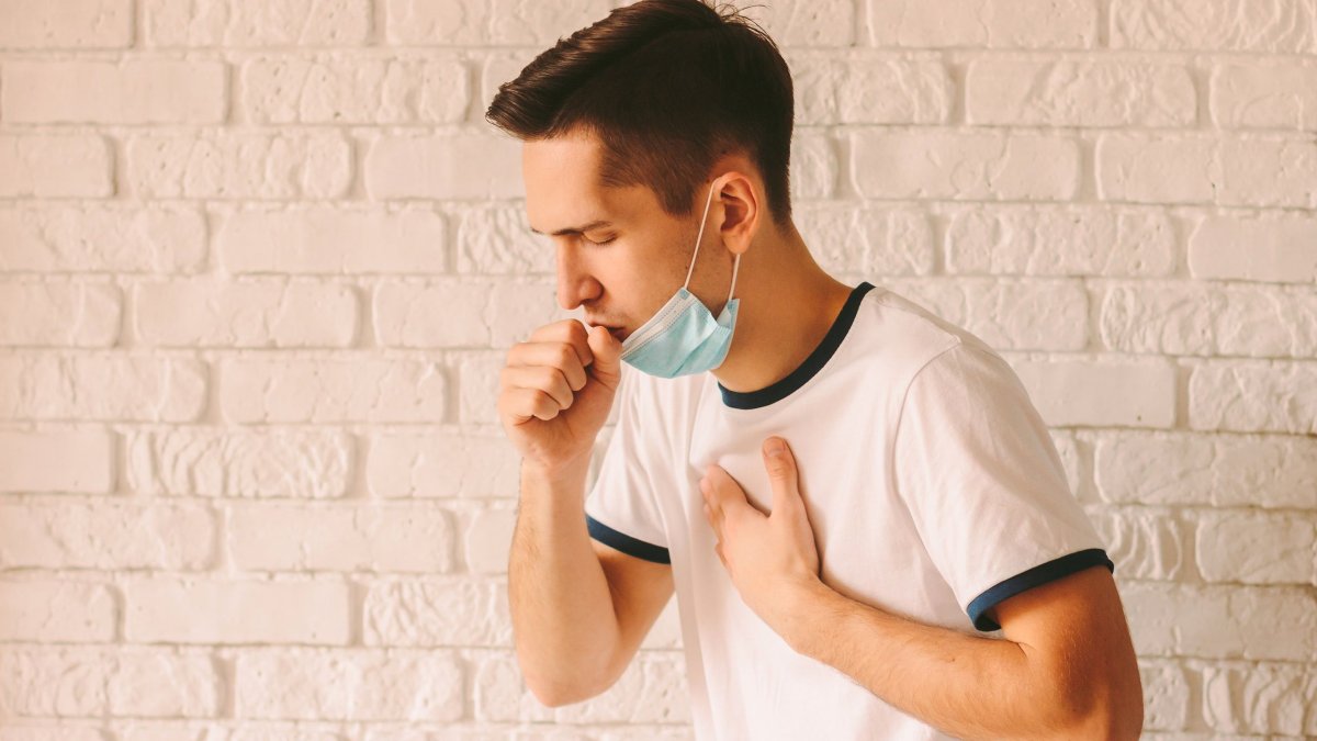 Γιατί η COVID-19 μπορεί να εξελιχθεί σε πνευμονία - Καίριο να αναγνωρίσετε τα συμπτώματα