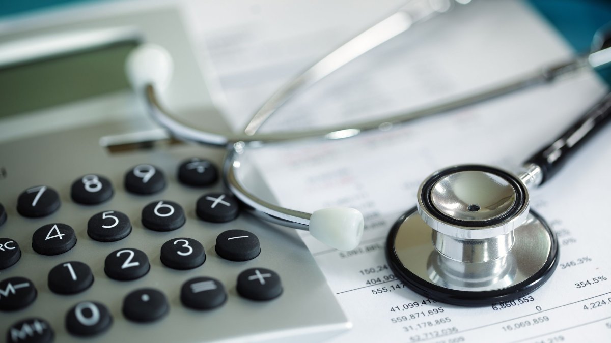 Ιδιωτική ασφάλιση στο ΕΣΥ: Ετοιμάζεται συνεργασία υπουργείου Υγείας - ασφαλιστικών εταιρειών