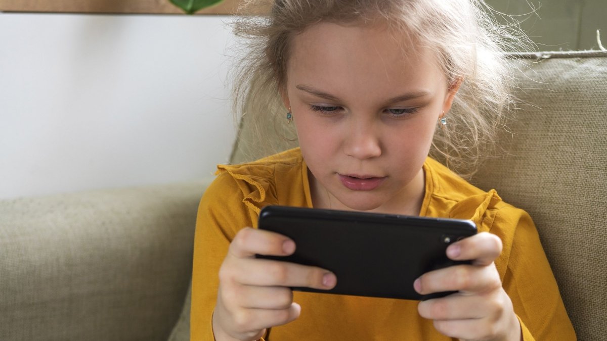 Αυξάνει τον κίνδυνο ΔΕΠΥ ο υπερβολικός χρόνος του παιδιού σε οθόνες;