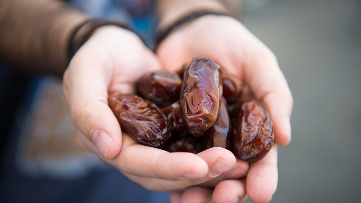 Η βέλτιστη ώρα να φάτε χουρμάδες για ενέργεια και πέψη