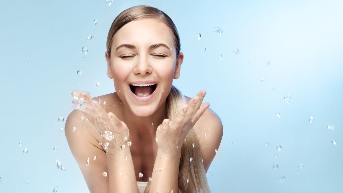 Τι μπορεί να κάνει για το δέρμα μια εβδομάδα περιποίησης προσώπου με παγωμένο νερό