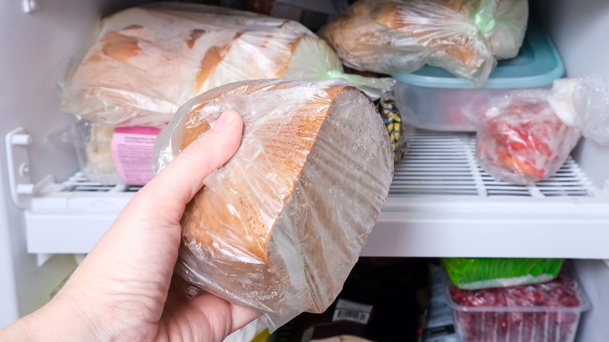 Αν αποθηκεύετε το ψωμί στην κατάψυξη, κερδίζετε απροσδόκητα οφέλη υγείας