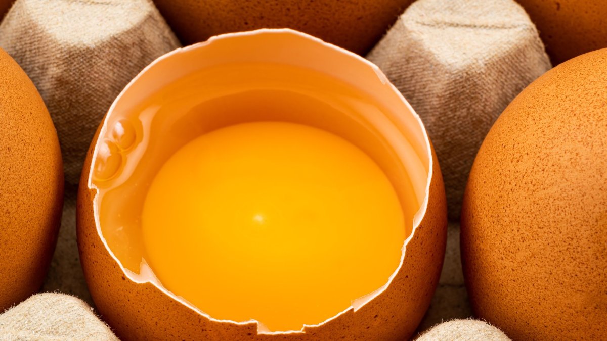 Τι συμβαίνει στον εγκέφαλο όταν τρώτε τροφές πλούσιες σε χολίνη όπως τα αυγά;