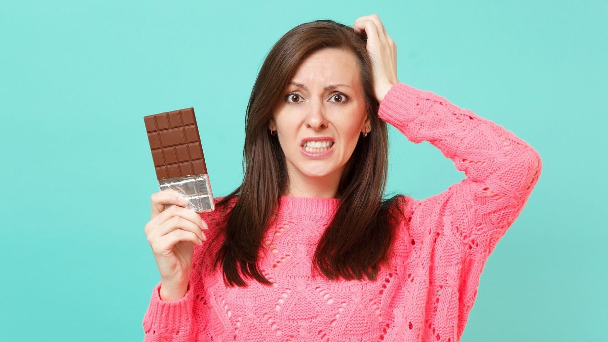 Τι σημαίνει όταν η σοκολάτα ασπρίζει στην επιφάνεια; Δεν είναι μούχλα