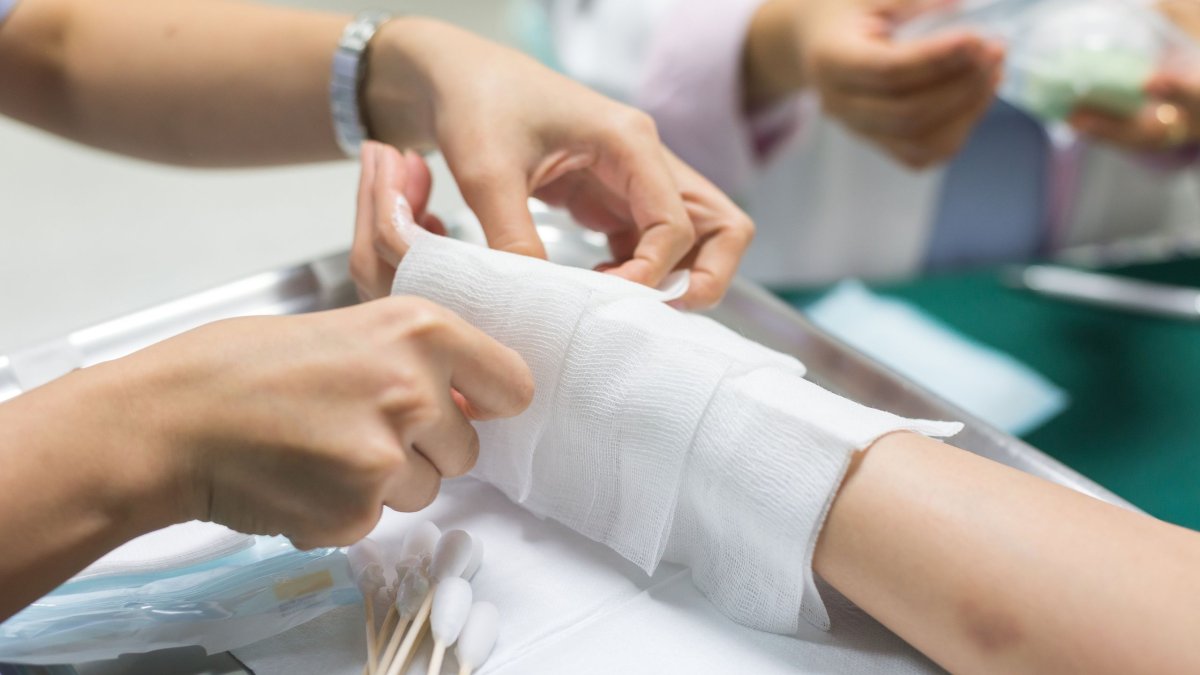 Πυρκαγιά στο εργοστάσιο «Βιολάντα»: Η κατάσταση της υγείας 7 τραυματιών - Για ταυτοποίηση 3 σοροί