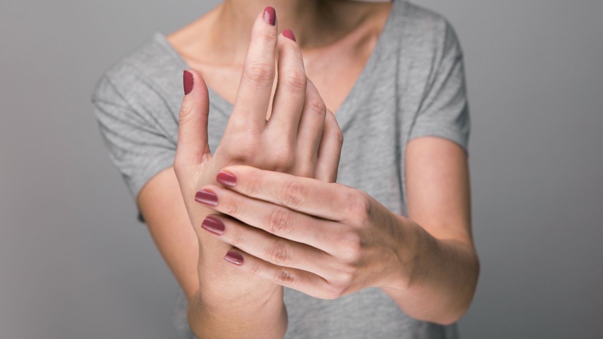 Πώς να αναγνωρίσετε και να διαχειριστείτε την πρώιμη αρθρίτιδα στα δάχτυλα