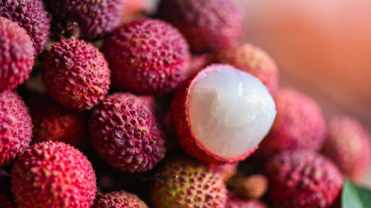 Το τροπικό ροζ φρουτάκι με περισσότερη βιταμίνη C από το 90% των τροφών