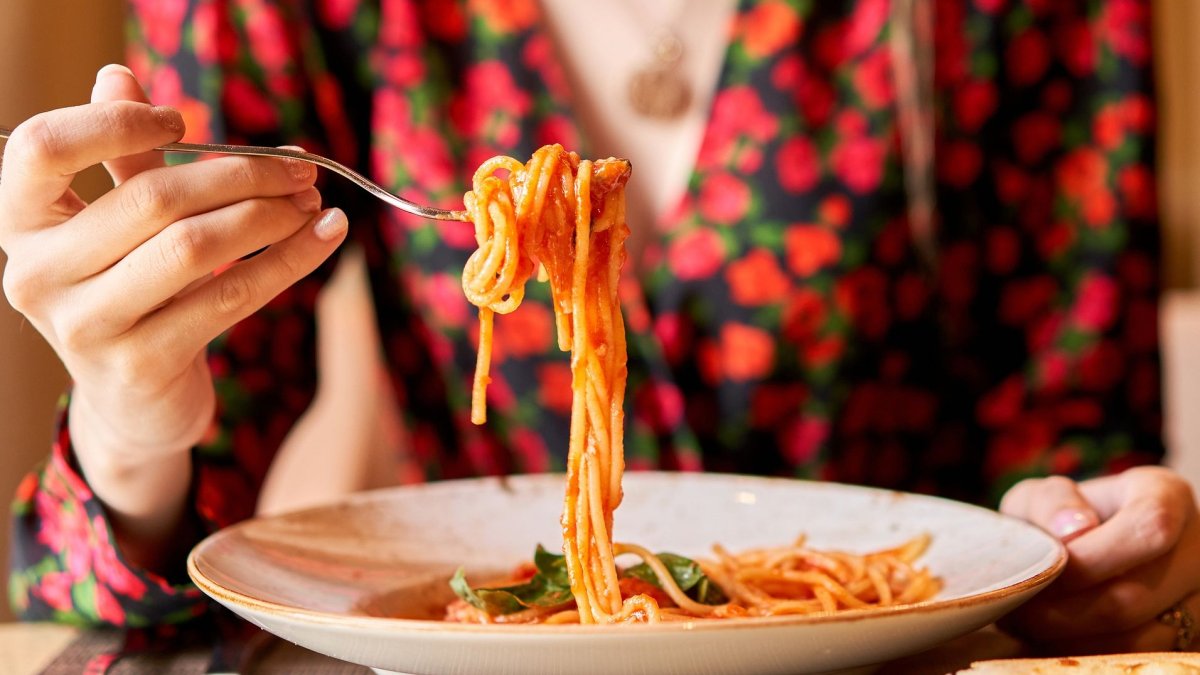 Τι συμβαίνει με το ζάχαρο όταν τρώτε ζυμαρικά με κόκκινη σάλτσα