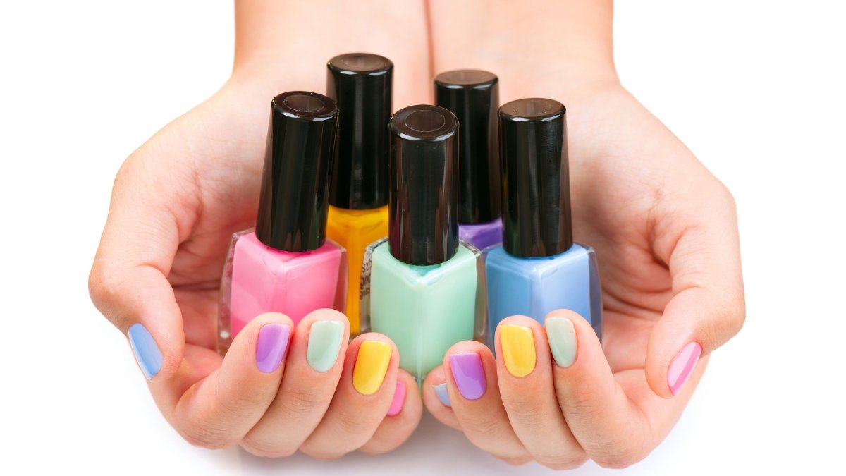 Βερνίκια νυχιών: Ποιες είναι οι επιπτώσεις στα νύχια και το δέρμα - Οι επικίνδυνες ουσίες