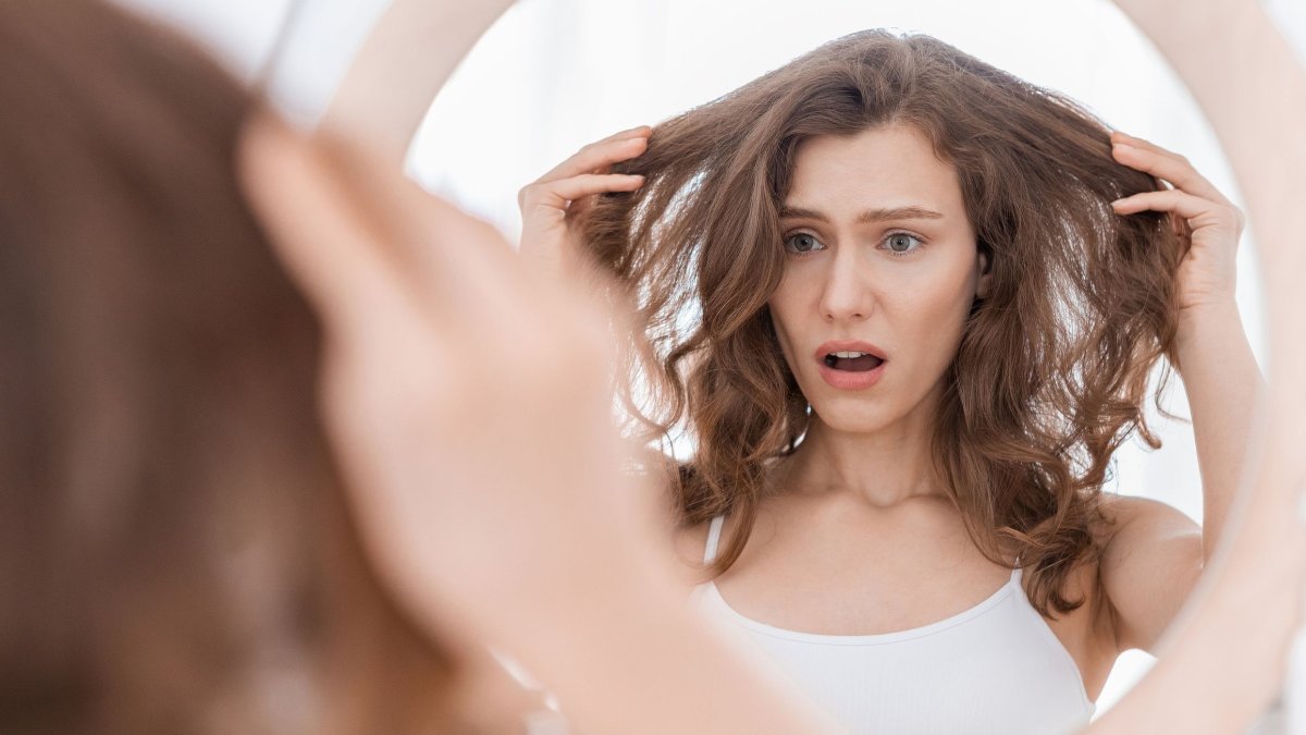 "Καμπανάκι" για κίνδυνο από τα extensions μαλλιών - Τι ανέδειξε έρευνα