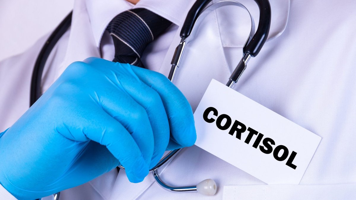 5 σημάδια ότι σας έχει κατακλύσει η κορτιζόλη – Τι βήματα να κάνετε