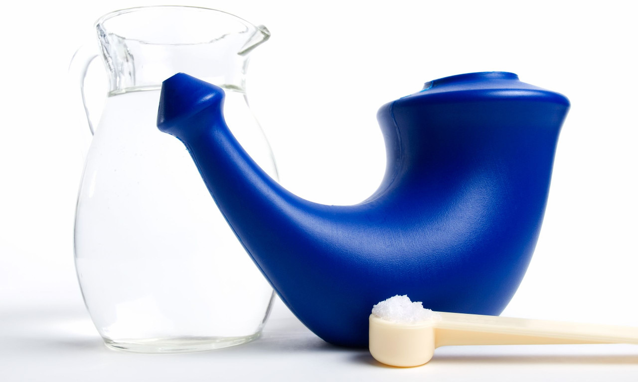 Солевой раствор для промывания носа. Как делать солевые промывания носа. Как делать солевые промывания носа. Как делать солевые промывания носа. Соль с водой для промывания носа.