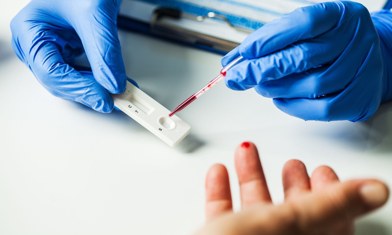 &Alpha;&nu;ί&chi;&nu;&epsilon;&upsilon;&sigma;&eta; &Alpha;&lambda;&tau;&sigma;&chi;ά&iota;&mu;&epsilon;&rho; &mu;&epsilon; έ&nu;&alpha; &tau;&rho;ύ&pi;&eta;&mu;&alpha; &delta;&alpha;&chi;&tau;ύ&lambda;&omicron;&upsilon; &sigma;&tau;&omicron; &sigma;&pi;ί&tau;&iota; - Έ&rho;&epsilon;&upsilon;&nu;&alpha;