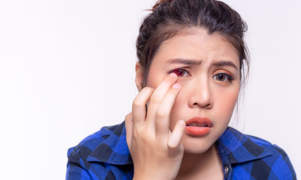 &Kappa;&nu;&eta;&sigma;&mu;ό&sigmaf;, &kappa;ά&psi;&iota;&mu;&omicron; ή &pi;ό&nu;&omicron;&sigmaf; &sigma;&tau;&alpha; &mu;ά&tau;&iota;&alpha;: &Sigma;&upsilon;&nu;ή&theta;&epsilon;&iota;&sigmaf; &alpha;&iota;&tau;ί&epsilon;&sigmaf; &kappa;&alpha;&iota; &tau;&iota; &nu;&alpha; &kappa;ά&nu;&epsilon;&tau;&epsilon;