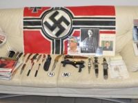 Συνελήφθη νευρολόγος με σβάστικα και φωτογραφίες του Χίτλερ
