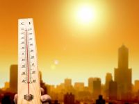Τι να κάνετε για να προστατευθείτε στον καύσωνα εκτός από την ενυδάτωση