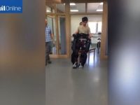 Παράλυτος περπατά χάρη σε ρομποτικό σκελετό (βίντεο)