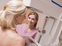 Αμερικανική Αντικαρκινική Εταιρεία: Πότε πρέπει να κάνει η γυναίκα την πρώτη μαστογραφία