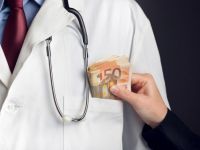Φακελάκι δίνει ο ένας στους τρεις Έλληνες για περίθαλψη σε δημόσιο νοσοκομείο