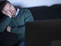 Σας παίρνει ο ύπνος μπροστά στην τηλεόραση; Η καρδιά σας κινδυνεύει!