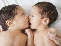 Δίδυμη κύηση: Πότε τα δίδυμα είναι ίδια;