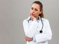 ΕΕΚΕ: Αποκλεισμός των ελευθεροεπαγγελματιών ιατρών από τη ρύθμιση για τα κόκκινα δάνεια