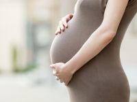 Ο μέσος όρος ηλικίας της Ελληνίδας που αποφασίζει να γίνει μητέρα είναι ο ανώτερος σε όλο τον κόσμο