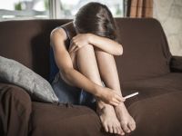Εθνική Επιτροπή Βιοηθικής: Οι συστάσεις της για τις αμβλώσεις - Ο ρόλος των γιατρών στο ΕΣΥ