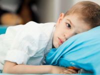 Τι πρέπει να κάνετε όταν το παιδί βρέχει ακόμα το κρεβάτι του