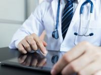 ΕΟΠΥΥ: Τέλος χρόνου σήμερα για τις συμβάσεις - Τι αποφασίζουν οικογενειακοί & παιδίατροι