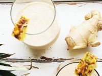 Smoothie για επίπεδη κοιλιά με ανανά, μαϊντανό και ginger