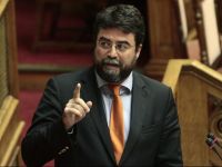 Οικονόμου: Άνθρωποι πεθαίνουν αβοήθητοι έξω από τα Κέντρα Υγείας λόγω ελλείψεων γιατρών