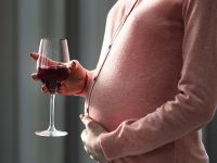 Αλκοόλ στην εγκυμοσύνη: Οι επιπτώσεις στον πλακούντα και την υγεία του εμβρύου