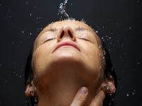 Δυσκολεύεστε να κοιμηθείτε; Αυτή είναι η καλύτερη ώρα να κάνετε μπάνιο