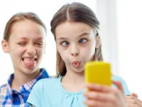 Όχι smartphone σε παιδί κάτω των 13 ετών, λέει νέα έρευνα