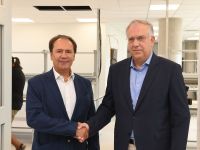 Επίσκεψη Θεοδωρικάκου στην ELPEN - Επιστρέφουν στα κρατικά ταμεία προκαταβολές επενδύσεων