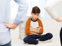 Οι 3 ρόλοι που τα παιδιά ναρκισσιστών γονέων κουβαλούν και ως ενήλικοι
