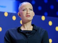 Η Sophia, το ρομπότ AI στη Θεσσαλονίκη - Έχει θέση ένα ρομπότ τεχνητής νοημοσύνης στο φαρμακείο;