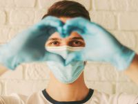 Πώς γρίπη, COVID-19 και κοινές ιώσεις ίσως αυξάνουν τον κίνδυνο καρδιακής προσβολής και εγκεφαλικού