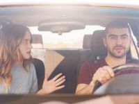 Dry begging: Τι είναι τα «στεγνά παρακάλια» και γιατί είναι κακό σημάδι στη σχέση;